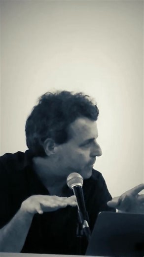 🎬 𝗠𝗮𝗿𝗶𝗼 𝗦𝗮𝗻𝘁𝘂𝗰𝗵𝗼 𝗲𝘀𝘁𝘂𝘃𝗼 𝗲𝗻 𝗹𝗮 𝗙𝗮𝗰𝘂𝗹𝘁𝗮𝗱 𝗱𝗲 𝗖𝗶𝗲𝗻𝗰𝗶𝗮𝘀 𝗣𝗼𝗹𝗶́𝘁𝗶𝗰𝗮𝘀 𝘆 𝗦𝗼𝗰𝗶𝗮𝗹𝗲𝘀 𝗱𝗲 𝗹𝗮 𝗨𝗡𝗖𝘂𝘆𝗼 Ayer 14 de octubre, el escritor, investigador y editor de @crisis_revista, Mario Santucho, dio una conferencia en la FCPyS – UNCuyo sobre los lineamientos políticos e históricos de la revista -especialmente, en torno a la autonomía, la horizontalidad, la necesidades de construcción nuevas estrategias desde nuevas experiencias de la política-,