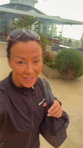 🌊💦 I know LOADS of you LOVE an early morning sea swim! ❄️ But let me be honest… I am NOT a fan of cold water 🥶 A cold plunge? Noooooooooo not for me. I do love swimming 🏊‍♀️… just not in the freezing cold sea! 👉 HOWEVER… while at Sandbanks I was “encouraged” (aka dragged 😂) into an early morning dip and… I DID IT!! 🎉🙌 And yes… it was absolutely exhilarating ⚡️ The further out we swam, the warmer it actually got 🌞💙 Now here’s the problem… I live in DERBYSHIRE 😅 and the nearest sea is H