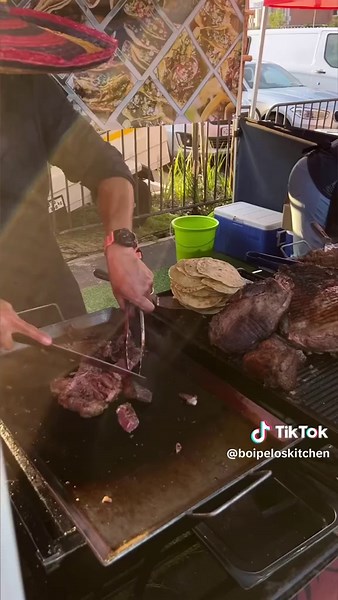 Explore Linton’s Corner Night Market in Pretoria