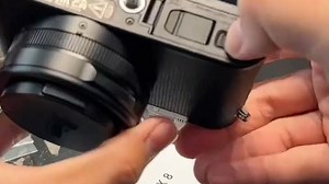 徕卡DC V-LUX 40数码相机，具备40倍光学变焦和稳定防抖，轻松捕捉远近细节，旅行拍摄更便捷。