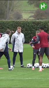 27K views · 928 reactions | Thầy Gabriel Heinze tham gia đá tập cùng anh em Arsenal và trải nghiệm cảm giác cỏ lúa bằng nhau ngay khi vào trận...!  Video từ Hayters TV #DSVN86 | Dial Square Vietnam 1886 | Facebook