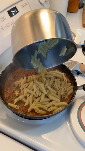 144 reactions · 16 shares | POV: every time you cook‍ We have easy one-pot recipes that help lessen the clean-up after cooking! ✨ See our full menu at chefsplate.com and let us help you with dinnertime. #chefsplate #mealkits #easyrecipes #easymeals | Chefs Plate | Facebook