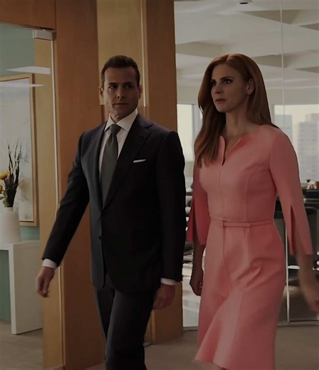 best walks on the show #darvey#darveyedit#donnapaulsenedit#harveyspecteredit#suits#suitsedit#gabrielmacht#sarahrafferty#dpaulsn#fyp#vsp#edit spc: wanderlcust