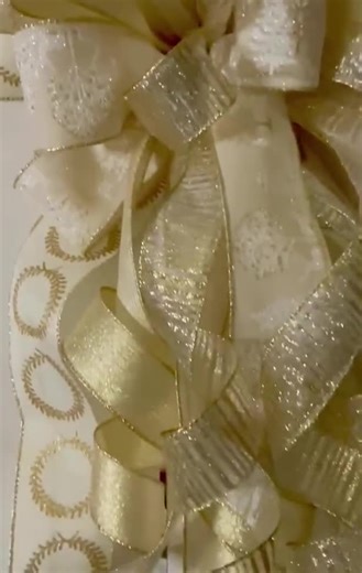 Big Gold Christmas Bow, Elegant Gold Bow, Gold Tree Topper, Wreath Bow, Fancy Home Décor, Mailbox Bow, Handmade Bow, Glam, Winter Door Decor - Etsy
