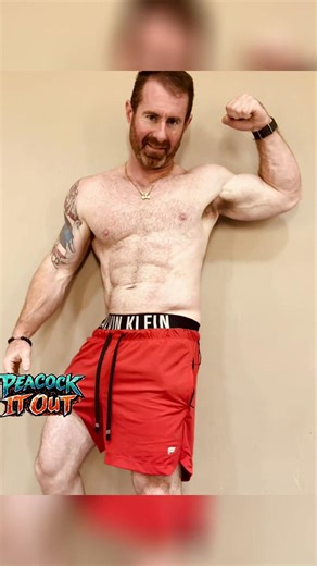 Physique poses showing off the washboard abs 💪🦚 #peacockitout #LIVECheckIn #bodybuilding #physique #40andfit