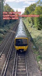 Two Class 165s approach Bursledon, as they make their way to Portsmouth #trainspotting #train #rail