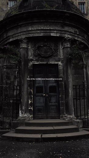 📍Greyfriars Kirkyard, Scotland. A notoriously haunted cemetery, home to the McKenize Poltergeist that resides in the Black Mausoleum. Visitors have reported scratches, bruises, bites and burns. Cameras and phone frequently stop working here, and some claim to have heard loud knocking coming from inside the tomb. I knocked on the vault to see what would happen and found it odd that I got locked out of my Airbnb later that day and had multiple flights home get canceled the day after. 😅 #edinburg
