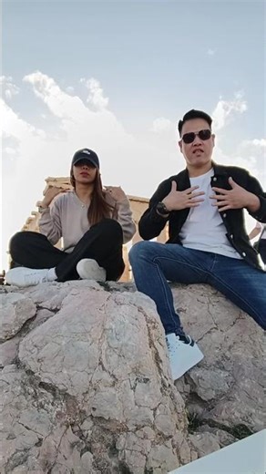 sitting at #theparthenon with chanel😅🤣 #ofwgreece #acropolis #athensgreece
