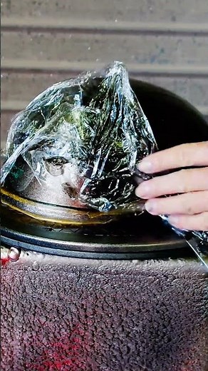 ヘルメットにラップ塗装をする。ファイヤーパターンのヘルメット