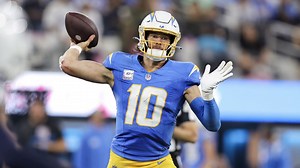 Herbert unleashes 23-yard fastball to Allen in fourth quarter