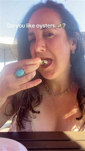 Do you like oysters 🦪? #oystersandwine #oysters #aphrodisiac #eatwithme