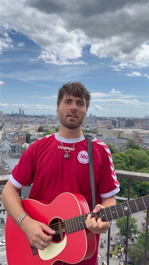 Nu springer vi Tyskland i luften med 🧨 Danmarks Dynamit 🧨 Kom så — lad os vise tyskerne at det er vores pokal 🏆🇩🇰 God kamp til alle 💪 | Malte Ebert