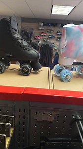 ▪︎ 𝗭𝗼𝗻𝗮 𝗗𝗲𝗽𝗼𝗿𝘁𝗶𝘃𝗮 𝗣𝗥 ▪︎ 🎄🎁 Patines sin duda debe ser un regalo idóneo para esta navidad. También tenemos lo mejor de los dos Mundos, buenos precios y layaway. 🤯 📍Plaza Oasis - local D4, carretera 153, km 6.9, Santa Isabel. ⌚️Horario: • Lunes a viernes 9:00am - 5:30pm • Sabados 9:am - 4:00pm 📦 Hacemos envíos a toda la isla y USA. ☎️ Teléfono: (787) 210-7557 Experiencia, excelente servicio, confianza y máxima calidad. ¡Te esperamos! #ZonaDeportivaPR | Zona Deportiva PR