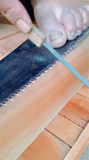 How to Sharpen a Hand Saw Properly | Woodworking Tips#hardwork #woodworking #satisfying #woodcarving