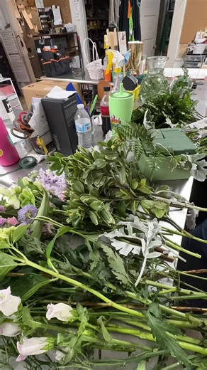 Boss lady said to fill up the cooler, so here’s a spring box available today! Pink gerberas, lavender scabiosa, silver mikado spray roses, green hellebores, white lace flower, pink Lisianthis and more. Check out our year-round Santa (aka, Jared) grooving around in the background over there, too. 😉 #dancing #flowers #work #pretty #springtime