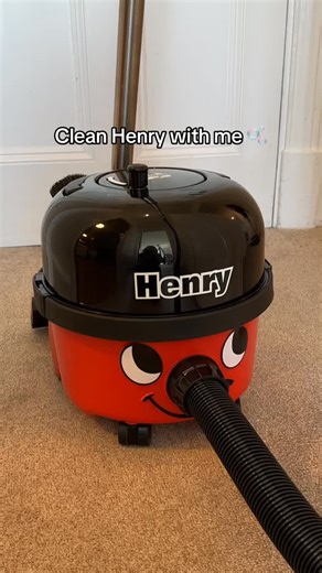 Clean Henry with me! 🫧 Make sure everything is completely dry before reassembling! #myhenryuk #henryvacuum | MyHenry