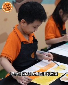还在寻找适合您的孩子的绘画课程吗？🎨 传统的上色课程太无趣又无益？ 别担心！ 在 MY Art Studio，我们有为您的小朋友量身定制又有趣的绘画课程。我们的课程透过“引导式“的儿童美术课程与活动，促进孩子们全方位的成长，同时激发他们无限的创造力。💡 除此之外，我们更着重于左右脑🧠的开发和给予足够的空间让孩子们自由地在画面上发挥脑海里的想法，再透过色彩抒发情感，从而发展出心智上更健全的人格。 今天就PM我们或联系您最靠近的分行 https://www.myartstudio.com.my/contact/outlet/ 以了解更多! 😉 . . #myartstudio #childrenartclass #artclass #earlylearning #funartclass #childrenart #artforchildren #enrichmentcentre #enrichmentclass #enrichmentcourse #littleartist #childrendevelopment #creativekids #childrendrawing #c