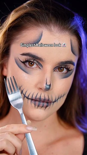 6.6K reactions · 1.3K shares | follow for more makeup inspiration  . . . #makeupartist #makeuptutorial #viralmakeuphacks #viralmakeuptrend #makeuplooks #makeuplover #makeupinspiration | anastazja.ann | Facebook