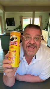 Turning empty Pringles cans into the MVP of my organizing era because why throw them out when they can hold spaghetti, dry beans, paintbrushes, crafting tools, gift cookies, holiday treats, twine, dog treats, tea bags, hair tools, makeup brushes, pens, kitchen gadgets, plastic bags, muffin liners, or literally anything rolling around the house I’m tired of chasing these things are basically free storage containers with a chip addiction you get airtight lids, tall slim shapes, and they fit everyw