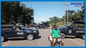 117K views · 50 shares | Owa Poliisi avudde mu mbeera n'afuuyira Eng...