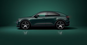The Porsche Macan in Jetgreenmetallic | Porsche Paint to Sample
