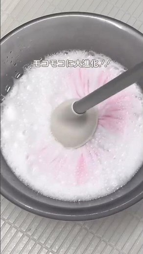 【マジで衝撃】なぜ今まで知らなかったの…？30分放置でお風呂の黒カビが消えた掃除法😳✨