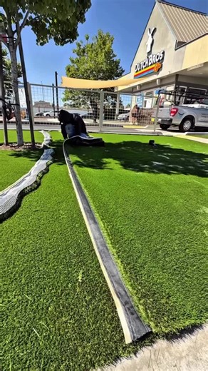 Next time you’re grabbing your morning Rebel at Dutch Bros Elk Grove, check out the fresh view! We just finished a premium artificial grass install for the local @dutchbroselkgrove crew, and the results are looking as sharp as an Annihilator is delicious. Why the switch? ✅ High-Traffic Tough: Built to handle the busiest drive-thru lines in Elk Grove. ✅ Water-Wise: Looking green 365 days a year without a drop of irrigation. ✅ Clean & Crisp: No mud, no mess—just a premium look for a premium brand.