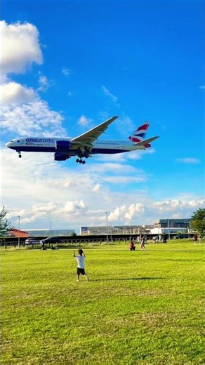 British 🇬🇧 airways Boeing 777-236 coming from Madrid to landing Heathrow Airport London