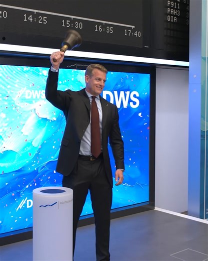 From strength to strength! 🚀 Our journey to the #MDAX is a testament to hard work and client focus. Watch our CEO Stefan Hoops ring the bell at the Frankfurt Stock Exchange to mark this incredible achievement. 🔔 #ConnectingTheDots | DWS Group