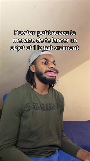 Mais toi c’est quel esprit mauvais qui t’anime dis moi tout ?? À quel moments tu te dis que va me lancer une télécommande nann toi c’est trop ya pas a être agité comme ça trouble le fête donc comme toi ta un gros front tu veux faire grossir le miens aussi toi t’es vraiment mauvais j’ai capté crazy enfant #fyp #pourtoii #humour #humor #pourtoi