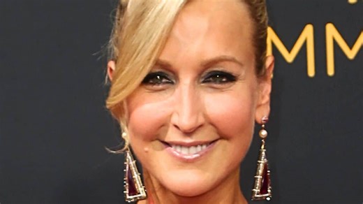 Lara Spencer demands GMA commercial break after fitness guru shows off six-pack abs live on air