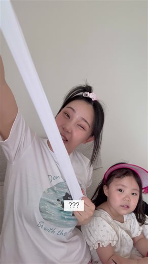 압박스타킹 공구 벌써 7차 오픈했습니다💕 한 번 써보신 분들은 다들 아실 거예요😍 그냥 무작정 조이는 압스가 아닌 아래에서 위로 순환을 도와줄 수 있는 구조로 만들어진 압박스타킹이라 확실히 다르다는 걸 !! 오래 걷는 날, 오래 서있는 날, 앉아서 육아하는 날, 이동 많은 날까지✨ 다리가 부으면 정말 그게 느껴지잖아요 땡땡하게.. 1등 기프트라인 압스로 간편하게 종아리 관리해주세요😊 ✔️ 발목 100% → 종아리 70% → 무릎 아래 30% 압박이 달라지는 3단계 압박 구조 ✔️ 너무 헐렁하지도, 너무 답답하지도 않게 잡아주는 ✔️ 하루 종일 신어도 부담 적은 착용감 ✔️ 연구기간 40년 ✔️ 개발 제품 4,000개 피곤하고 고생한 다리 기프트라인으로 풀어주세요 후기도 좋고 재구매율도 높은 제품이랍니댜🤭✨ 유명한 압박스타킹들 제작&유통하는 공장 사장님께서 직접 개발하신 압박스타킹이라 퀄리티는 물론이고 가격대도 합리적이게 가져올 수 있었답니다😍 압박스타킹 만원대 최저가 구매는