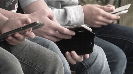 Interdiction des réseaux sociaux aux moins de 15 ans : comment la mettre en place ?