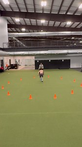 Two different types of action-reaction and acceleration/speed exercises are shown here. 👉 The first requires quick decision-making 🧠 to run via the correct coloured cones in the semicircle ⭕️ 👉 The second requires observation 👀 of the coach/teacher ball throw (right/left hand) to go in the correct direction ⬇️ Variations I can think of: 📌 Change the shape of the cone circle. 📌 Change the size of the cone circle (bigger/small for more/less challenge). 📌 Change the type of locomotor skill f