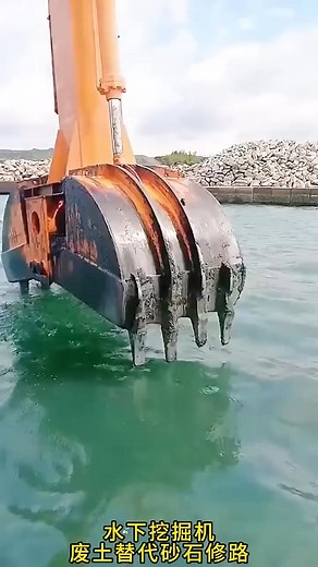 Underwater excavator engineering machinery Excavator on-site construction River channel dredging | giant.machine 23