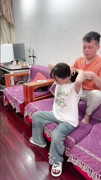 明明钱跟手机放一起的，怎么说没就没了呢？🙁两个嫌疑人搜了也没有啊，是不是我记错了呢 #搞笑视频 #万万没想到 #意想不到的结局 #漏风的小棉袄 #funny #精彩互动 #搞笑
