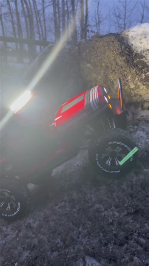 Axial CJ-7 snowbank#automobile #axial #offroad #jeep#snow