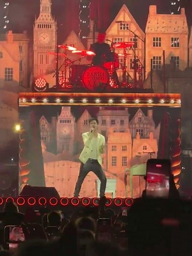 Panic At The Disco London Beckoned Songs About Money Written By Machines ￼live WWWY fest