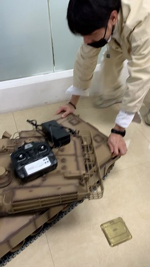 1/8 Metal Tank vs. 1/14 Loader Comparison