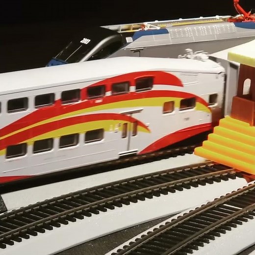 HO Scale New Mexico Rail Runner with Custom Sound File — Meep Meep