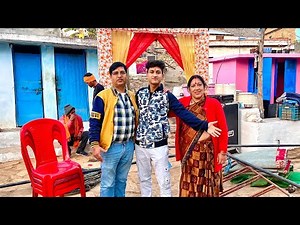 Shaadi me pahuch gaye with family 😍