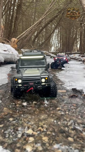 RC 4X4 TRUCKS CRAWLING THROUGH CREEK #automobile #rccar #offroad #rcoffoad #snow #traxxas #reels