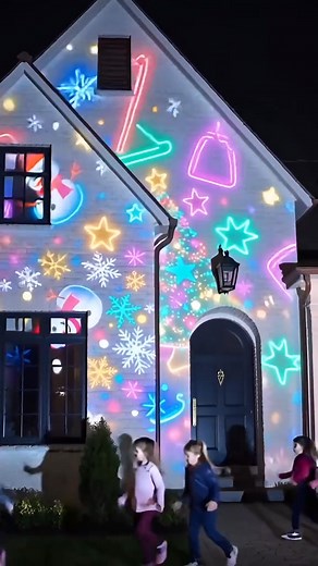 Picture this: You’ve just set the scene for a cozy Christmas evening, and with the press of a button, your room is instantly filled with festive snowflakes and holiday magic. ❄️✨ This LED Christmas Projection Lamp is the perfect way to create a dreamy atmosphere, whether you’re celebrating Christmas, New Year, or any special occasion! With 16 beautiful patterns to choose from, it transforms any space with ease—just plug it in with the USB connection and enjoy the festive vibe! 🌟🎁 Perfect for h