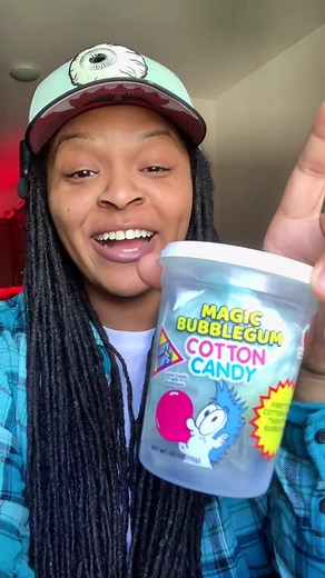 Lets see if this Magic Bubble Gum Cotton Candy actually turn into Bubble Gum! 🤪#cottoncandybubblegum #candytok #tastetest #sour #candyreview #gum