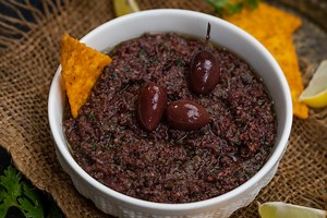 Kalamata Olive Tapenade is an easy and quick to make Mediterranean dip made with Kalamata olives, capers, parsley, and extra virgin olive oil (vegan, gluten-free). Full Recipe - https://www.whiskaffair.com/kalamata-olive-tapenade-recipe/ #tapenade #apero #kalamata #olives #tapenade #capers #parsley #kalamataolive #virginoliveoil #healthyfood #oliveoil #homemade #olivetapenade #yummy #vegan #aperotime #tapenaderecipe #pesto #gourmet #healthy #delicious #tapas #oliveoil #dip #mediterranean | Whisk