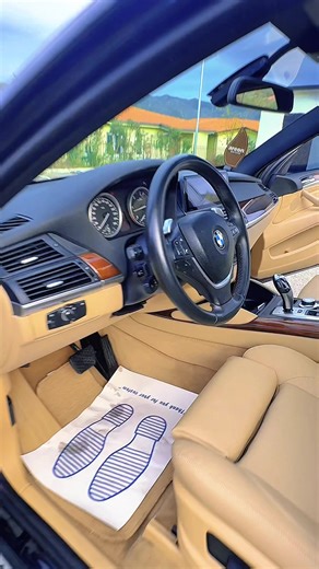Shitet BMW X6 3.5XDrive Viti:2009 Motorr:3.0 (Pa Taks Lluksi) Karburanti:Nafte Km:224 mij origjinale Kambio:Automat (Sport/Comfort/Manual) (F1 ntimon) Cmimi:i diskutushem Nr cel:0676485114 Pershkrimi:Shitet BMW X6 3.5XDrive . Ngjyr e zez shume e paster.Motorr 3.0 nafte pa taks lluksi. Tapiceri bezh shume e paster. Baxha xhami. Xhama te zinj para/mbrapa. Me letra te paguara per 1 vit. Disqe R20 me goma 100% te reja. Shkalle origjinale. Fener kseno/bikseno. Timon me levizje elektrike   F1 Ntimon. 
