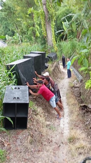 Tanggapan 750 njaluk horeg😁😁😁#viraltiktok #ceksound #sypppppppppppppppp #soundjatim @ariksusanto @Azis Pratama @ADAMELEKTRONIK @arief @AGA AUDIO TJAP ALAP🦅