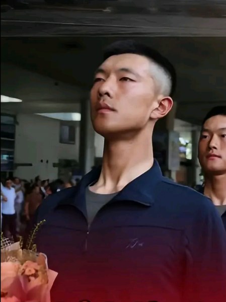 Nhân Trung Sâu Dày Của Vương Văn Hạo