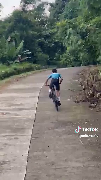 Uphill Cycling Interval Training for Endurance