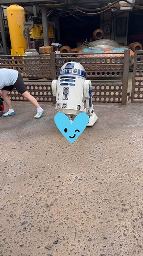 R2-D2 makes an appearance in Disney’s Hollywood Studios as part of Disney Plus Day. #r2d2 #starwars #starwarsfan #disneyplusday #hollywoodstudios #wdw #disney #disneyworld #disneyparks #waltdisneyworld50thanniversary | Chip and Company